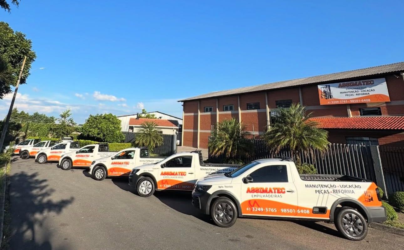 Equipe Assimatec Empilhadeiras em atendimento